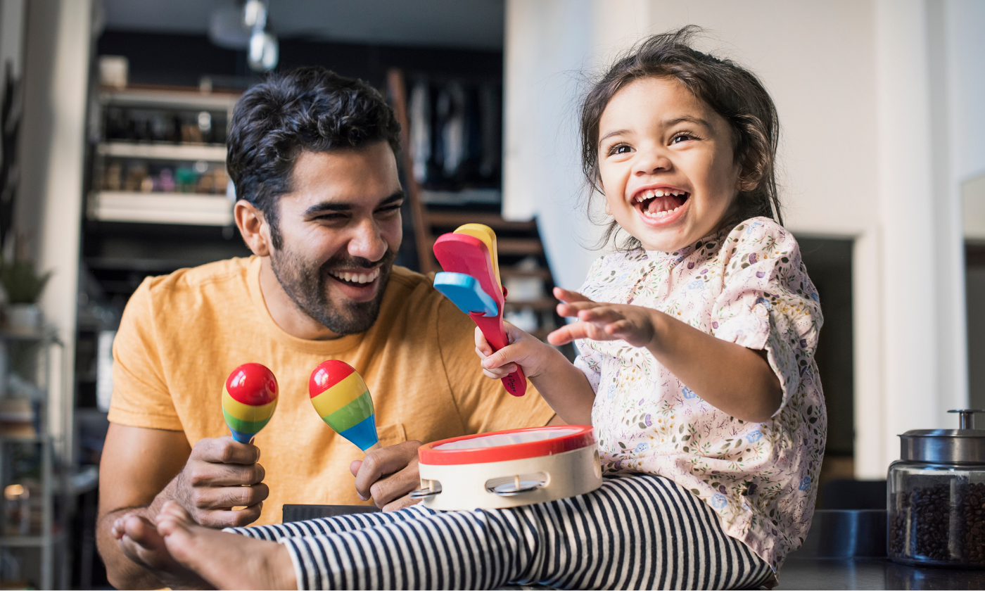Bereits Kleinkinder können spielerisch Musik lernen @tunedin/AdobeStock